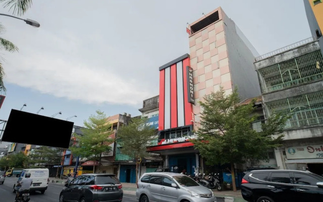 OYO 1702 Harmoni Inn Makassar