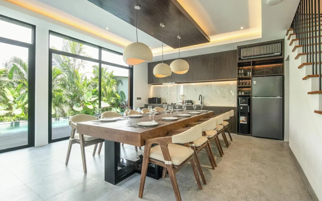 Tropical Elegance 5BR Canggu Villa Near Beach