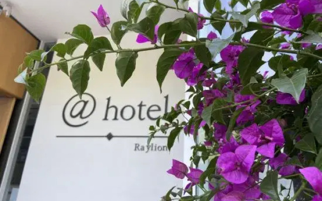 West Suburb of Hongqiao Hub Lereal @ Hotel