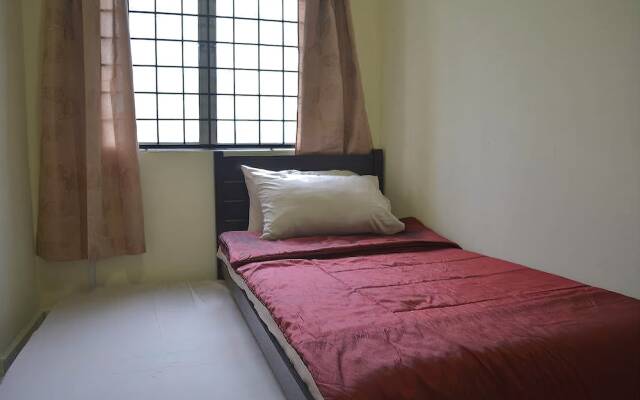 Senyum Homestay Bandar Menjalara