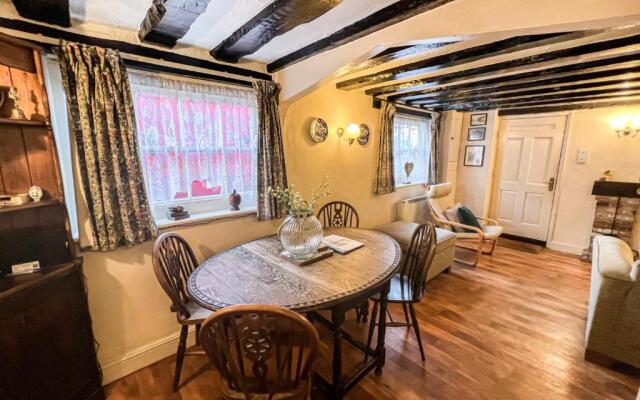 Victoria Cottage 3 Bedroom Grade 2 Listed Cottage Ref#421
