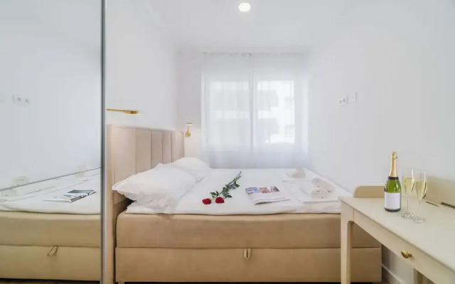 Central Cozy 2 Bedroom Apartment