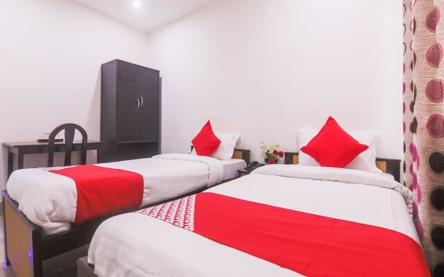 OYO 23008 Labanya Holiday Home