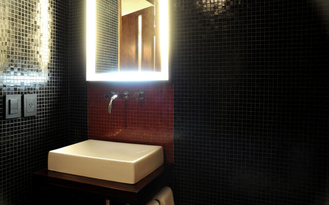 Hotel Babel