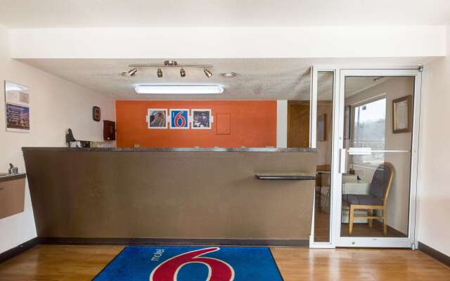 Motel 6 Kingston, TN