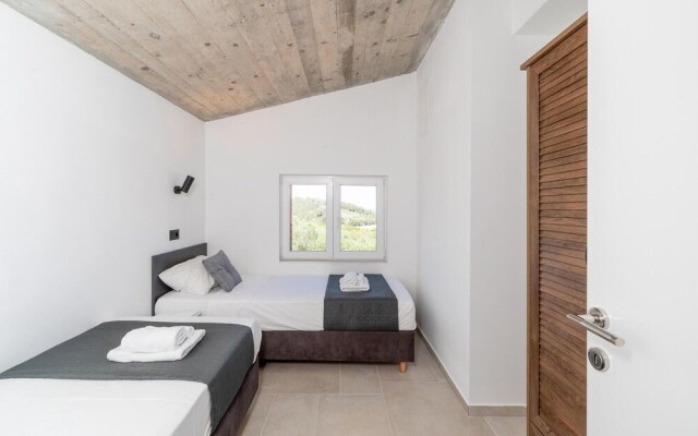 Amazing Home in Blato with Hot Tub, WiFi & 5 Bedrooms