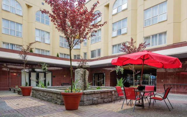 Harrison Lake Hotel