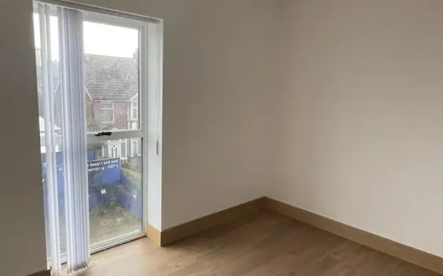Exquisite Riverside Living in a Stunning Flat