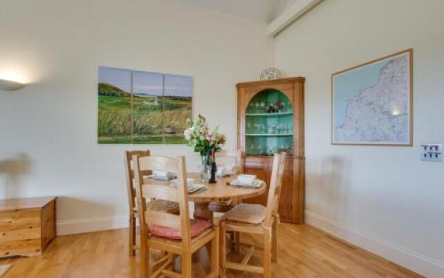 Holiday Home Edmonton.1