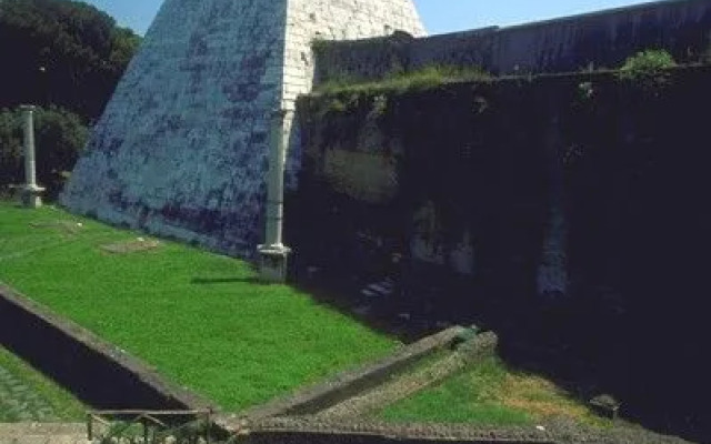 Aabacus Roman Pyramid House