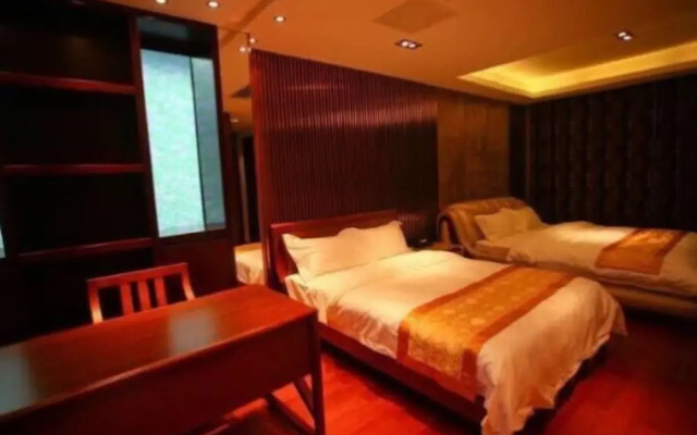 Moon River Yard Villa