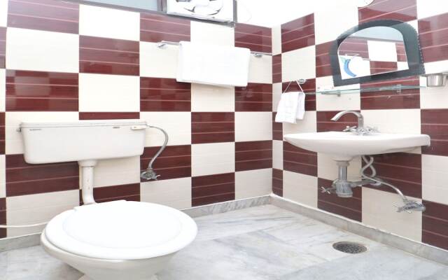 OYO 14985 Hotel S K