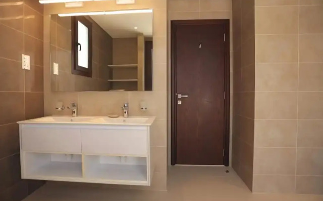 Peaceful 2-bedroom Pool Escape