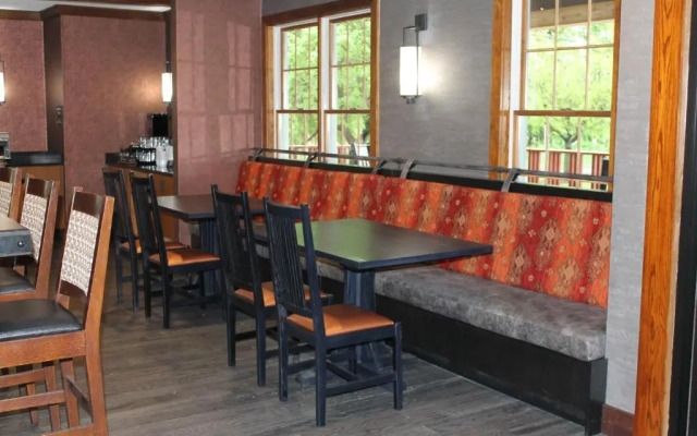 Craftsman Inn & Conference Center