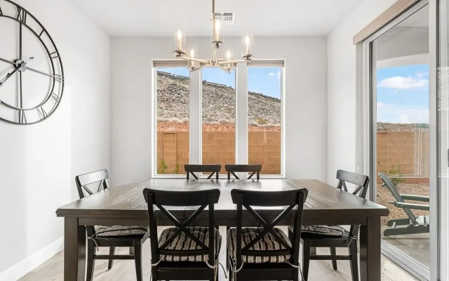 Desert Rose Hideaway 5 Bedroom Home
