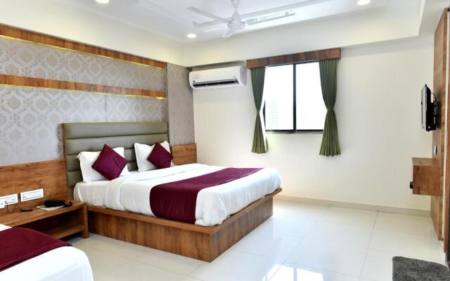 Royal King by Sky Stays Hotel