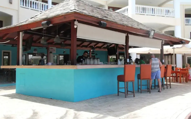 Modern Holiday Home Near Mambo Beach in Willemstad