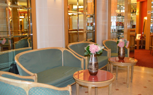 Hotel Royal Elysees