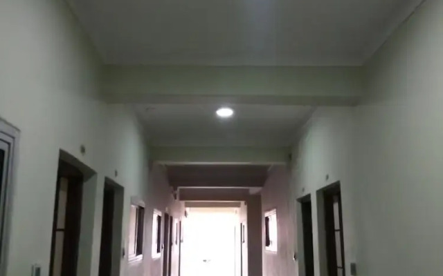 Iroomz Hotel Sagar Deluxe