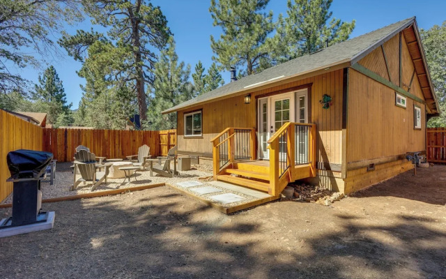 Near Slopes & Shores: Pet-friendly Sugarloaf Gem