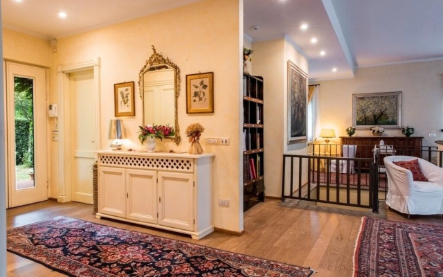 Deluxe Charming Florentine VILLA in the City. PLUS