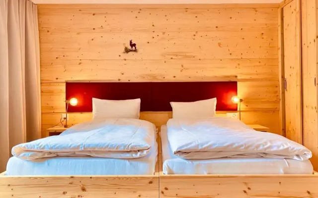 Julen Wendelin, Hotel Touring