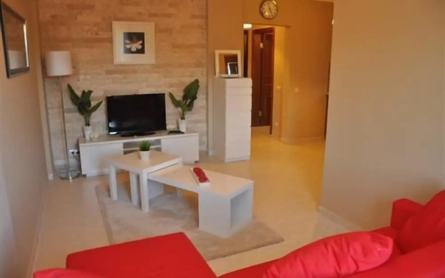 Liona Residence