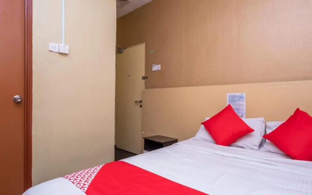 OYO 614 D'PINETREES Hotel