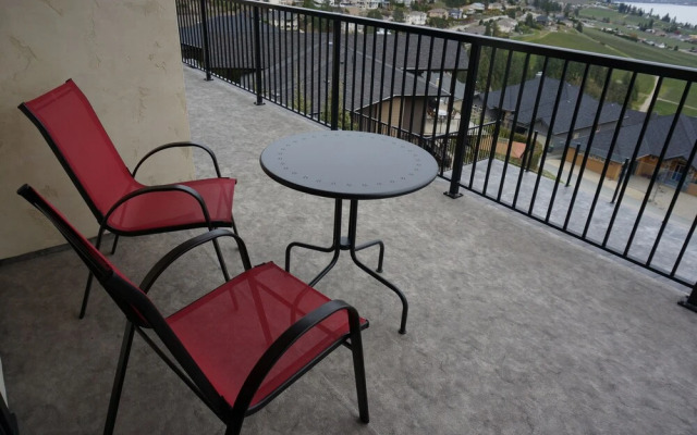 Mission Hill Lake View Villa