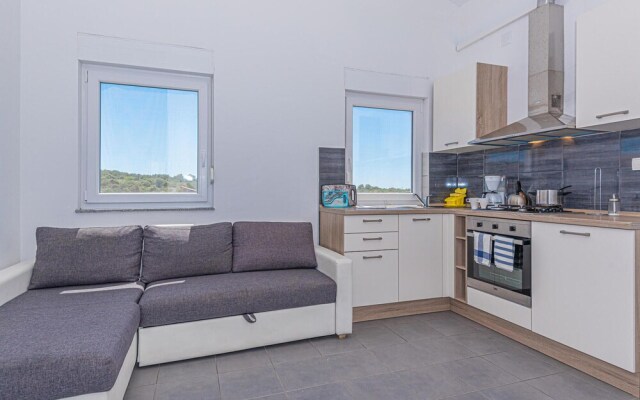 Beautiful Apartment in Kanica With Wifi and 2 Bedrooms