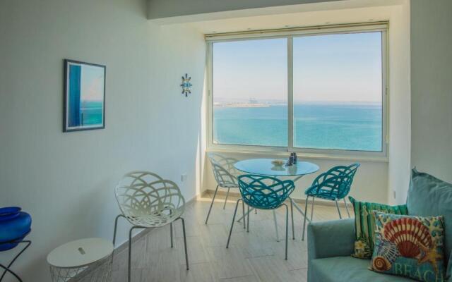 Luxury Penthouse 1BR-Seafront-Seasonal Pool-Central