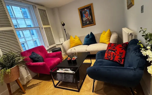Chic Central London Apart in Soho Mayfair