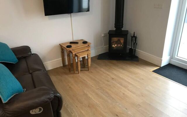 Cozy Lodge Sleeps 4 in Barton-upon-humber