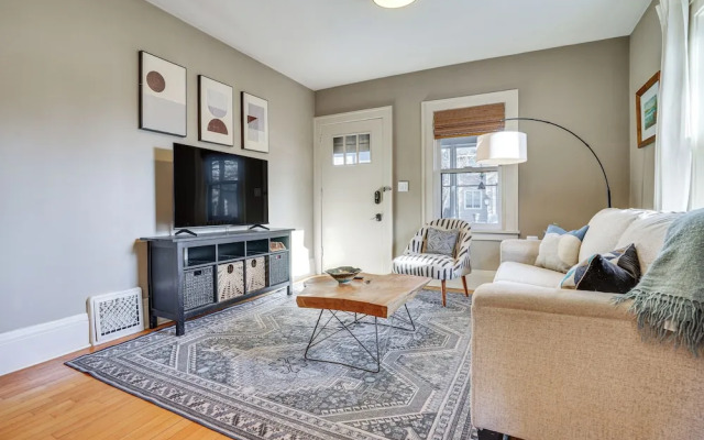 Walk to Beach + Lake Nokomis: Minneapolis Home!