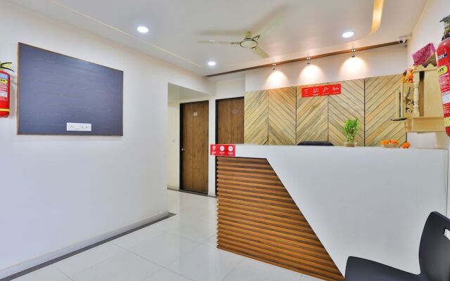 Oyo 25009 Hotel Crystal