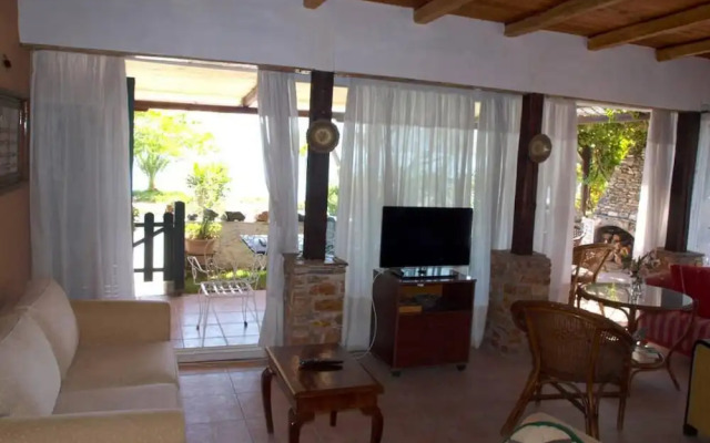 Alonaki Seafront Cottage