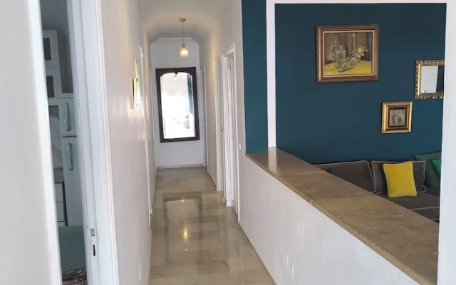 Stylish villa avec parking et piscine