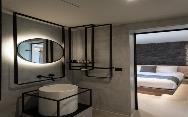 Apikia Santorini Suites - Adults Only