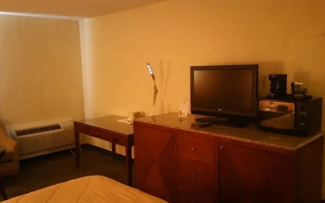 Rodeway Inn & Suites