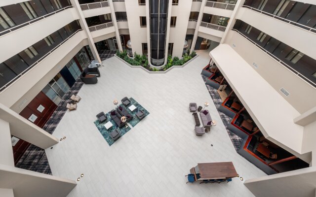 Crowne Plaza Suites Arlington, an IHG Hotel