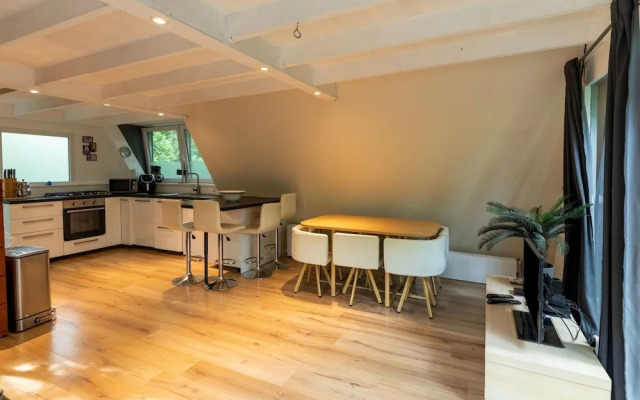 Lanaken Lakeside Cabin Stay