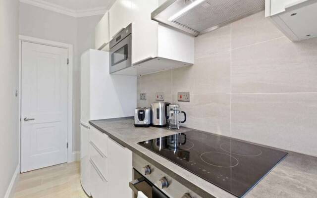 Newly Refurbished 2 Bed in Bayswater, 2min to Stn