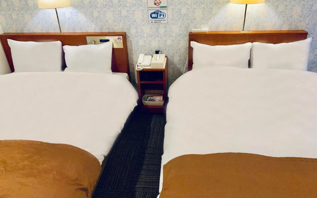Tokyo Plaza Hotel
