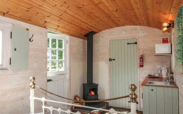 Aston - Shepherd Hut