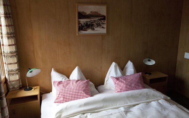 Spinas Gasthaus Val Bever - Hostel