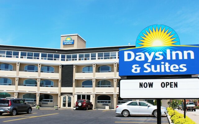 Days Inn & Suites North Bay