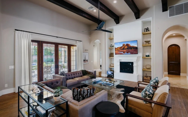 Luxe Poolside Paradise-pool & Spa-vanity Station