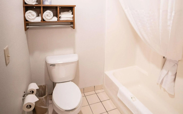 Quality Inn & Suites Watertown near Prairie Lakes Ice Arena