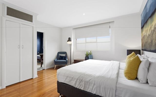 Manallack Apartments Olley