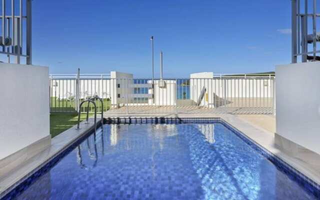 1 Bedroom Surfer’s View with Parking in Manly